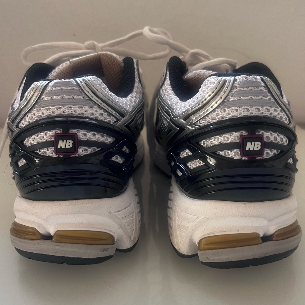 [Like New!] NEW BALANCE 1906R Black / White / Gold Metallic: Sz M5 / W 6.5 - Picture 12 of 14